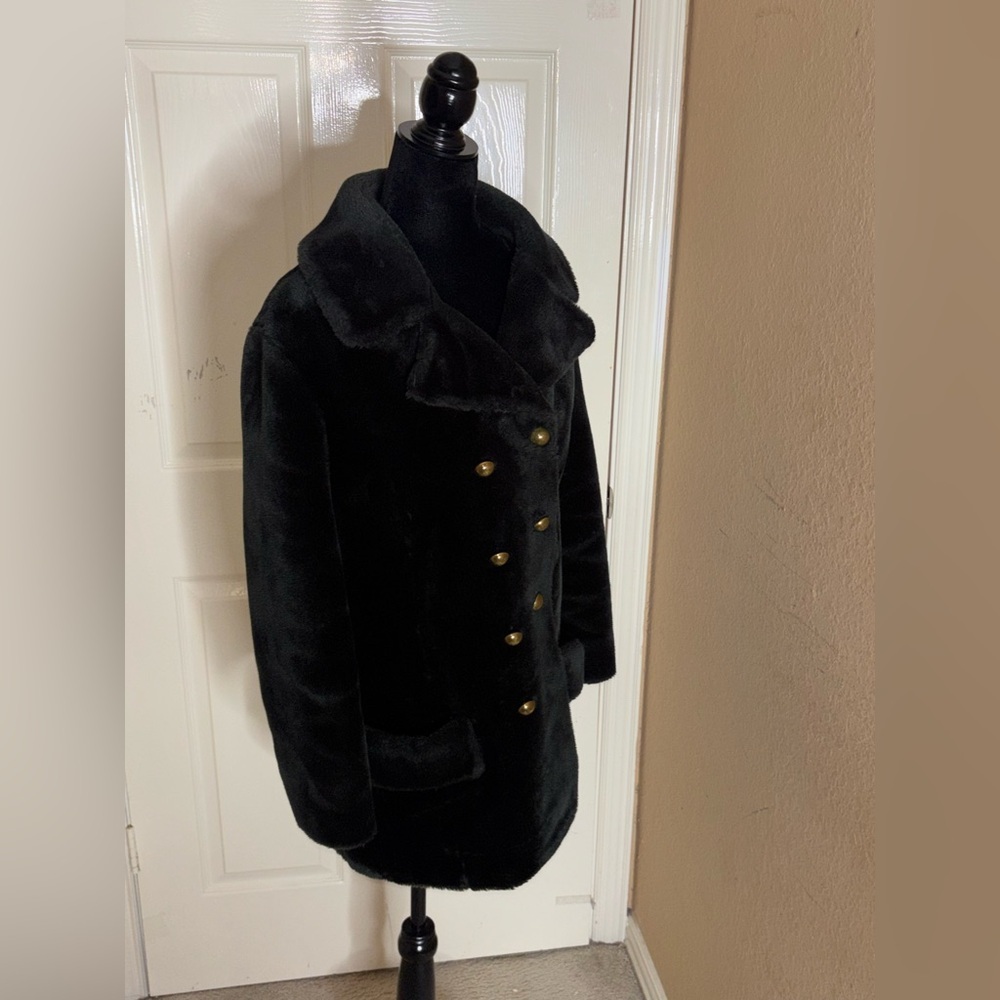 VTG MID CENTURY BLACK FAUX FUR PEA COAT GOLD BUTTONS MID LENGTH TIMELESS MEDIUM​ - Picture 4 of 11